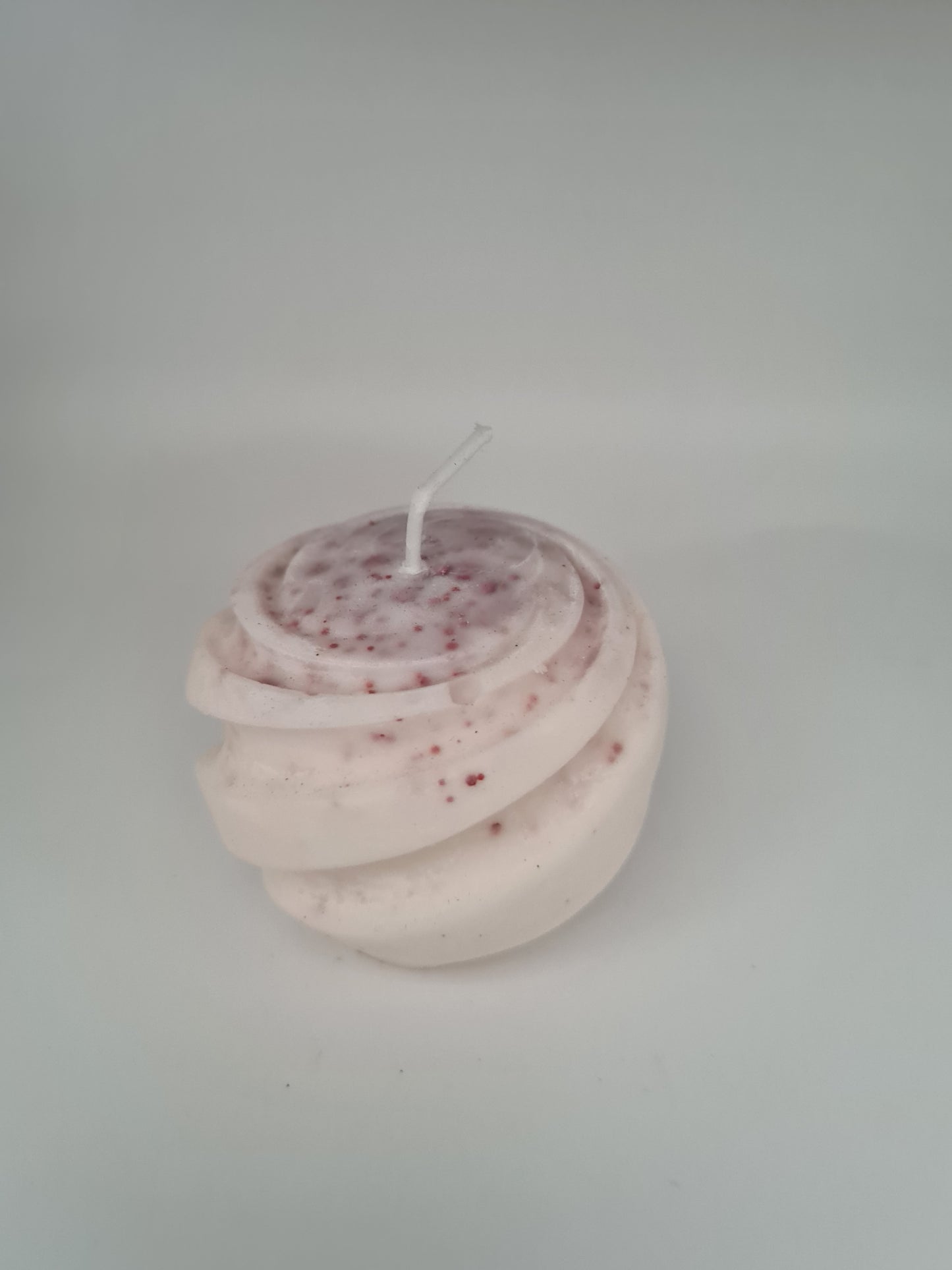 Wit bolletje met spikkeltjes