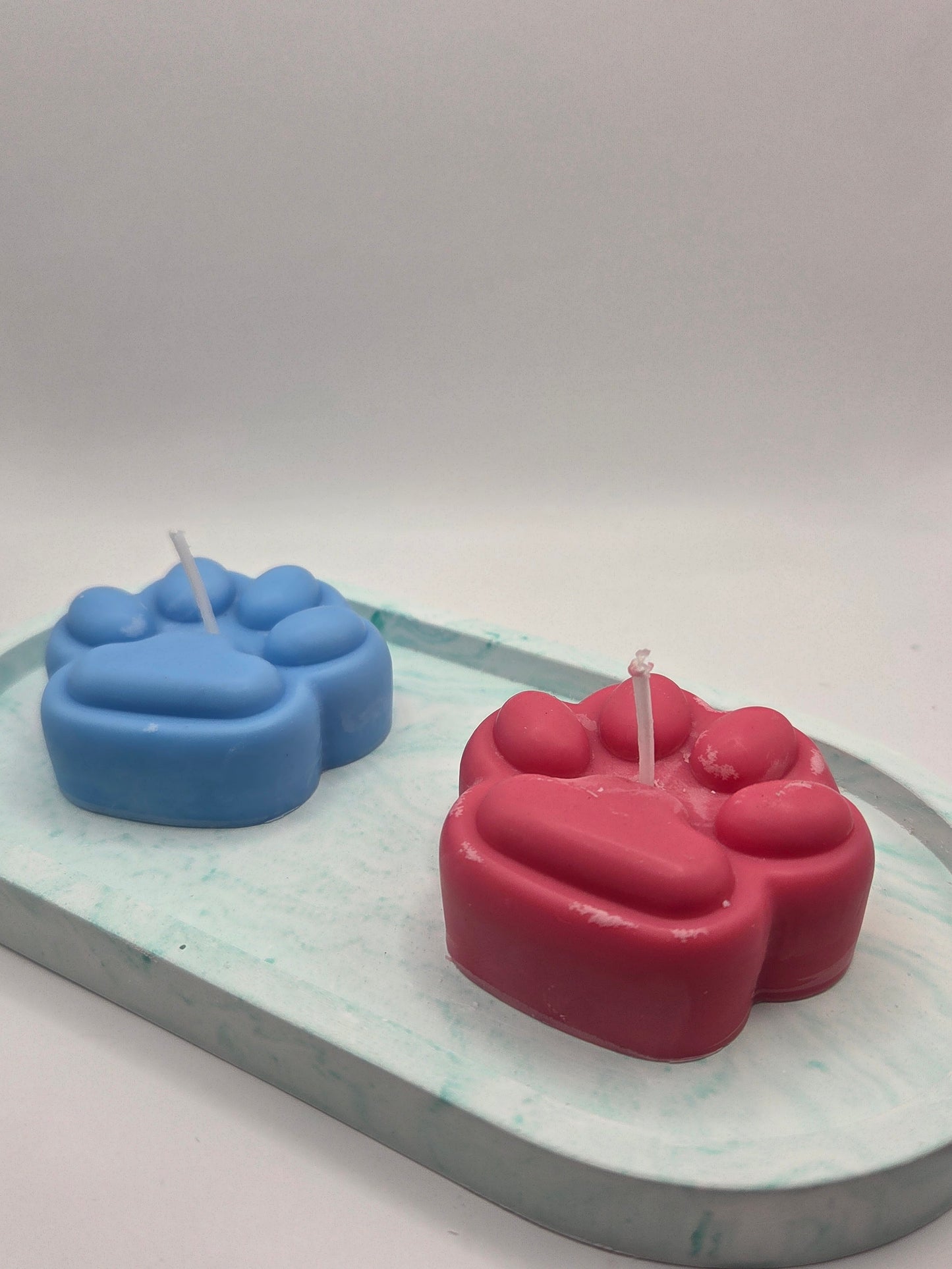 2 poezenpootjes met licht groene onderzetter